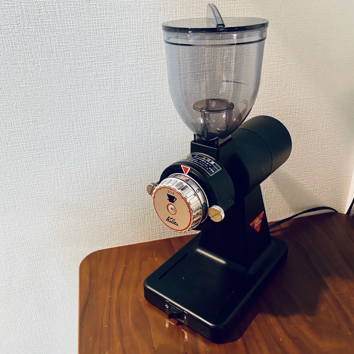 カリタ ナイスカットGの実機。挽き目ダイヤルとホッパー